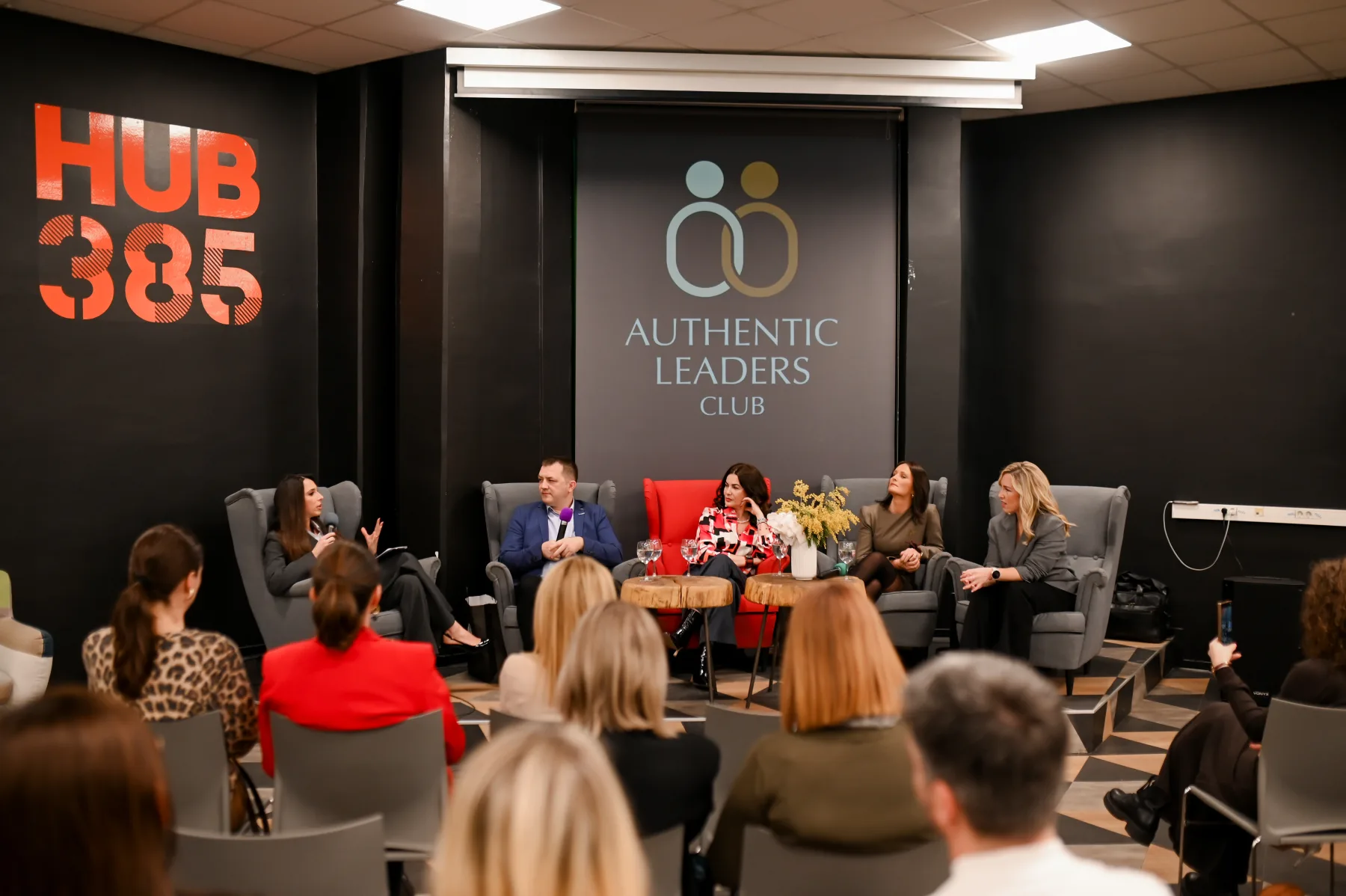 Sudionici Authentic Leaders Cluba u razgovoru.